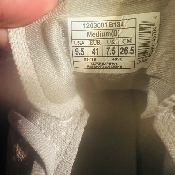 Brooks women’s running shoe size 9.5 - Picture 3 of 4